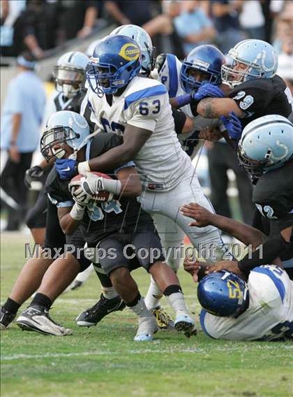 Thumbnail 3 in Crenshaw vs. Carson (CIF LA City Section D1 Final) photogallery.