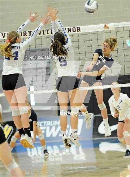 Thumbnail 2 in Aptos vs. Nordhoff (CIF State D4 Final) photogallery.