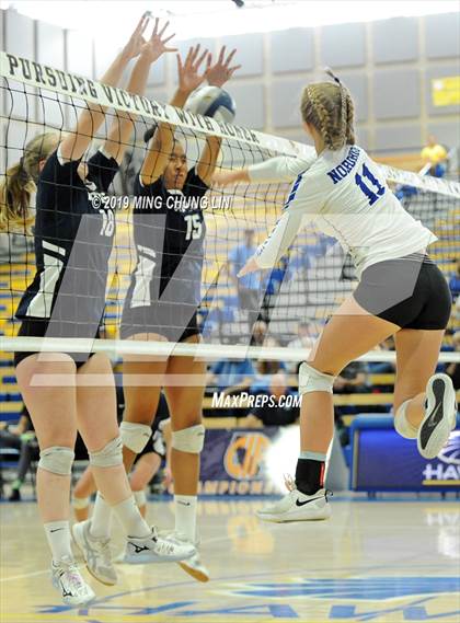 Thumbnail 3 in Aptos vs. Nordhoff (CIF State D4 Final) photogallery.