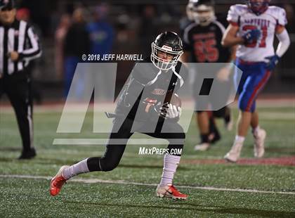 Thumbnail 1 in Girard vs. Licking Valley (OHSAA D4 Regional Final) photogallery.