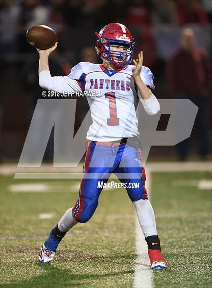 Thumbnail 1 in Girard vs. Licking Valley (OHSAA D4 Regional Final) photogallery.