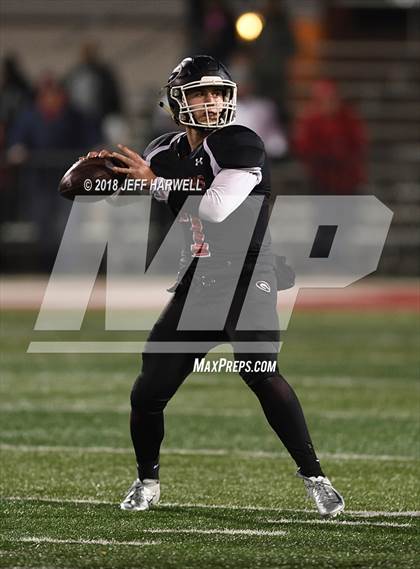 Thumbnail 1 in Girard vs. Licking Valley (OHSAA D4 Regional Final) photogallery.