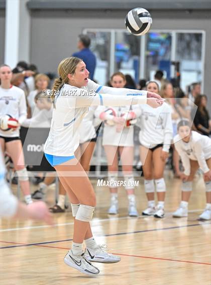 Thumbnail 2 in Tampa Prep vs. Mica Mountain (Nike TOC Southwest) photogallery.