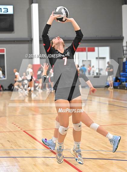 Thumbnail 2 in Tampa Prep vs. Mica Mountain (Nike TOC Southwest) photogallery.