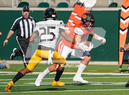Thumbnail 2 in Klein Oak vs Rockwall (UIL 6A Regional Playoff) photogallery.