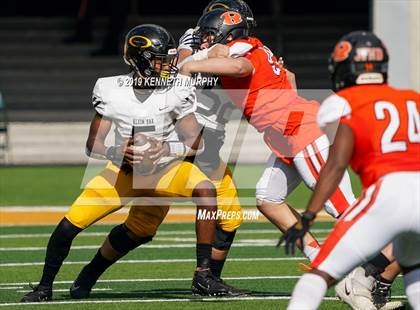 Thumbnail 1 in Klein Oak vs Rockwall (UIL 6A Regional Playoff) photogallery.