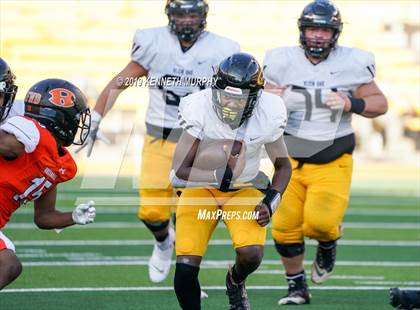 Thumbnail 3 in Klein Oak vs Rockwall (UIL 6A Regional Playoff) photogallery.