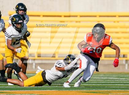 Thumbnail 2 in Klein Oak vs Rockwall (UIL 6A Regional Playoff) photogallery.