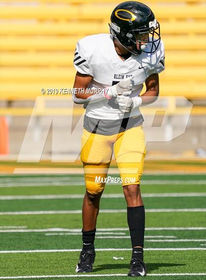 Thumbnail 3 in Klein Oak vs Rockwall (UIL 6A Regional Playoff) photogallery.