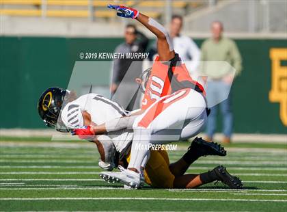 Thumbnail 2 in Klein Oak vs Rockwall (UIL 6A Regional Playoff) photogallery.