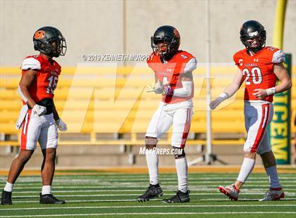 Thumbnail 2 in Klein Oak vs Rockwall (UIL 6A Regional Playoff) photogallery.