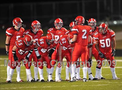 Thumbnail 1 in Pewitt vs. Aubrey (Texas 2A Division II Region II Area Playoffs) photogallery.