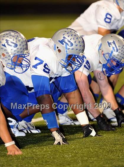 Thumbnail 2 in Pewitt vs. Aubrey (Texas 2A Division II Region II Area Playoffs) photogallery.