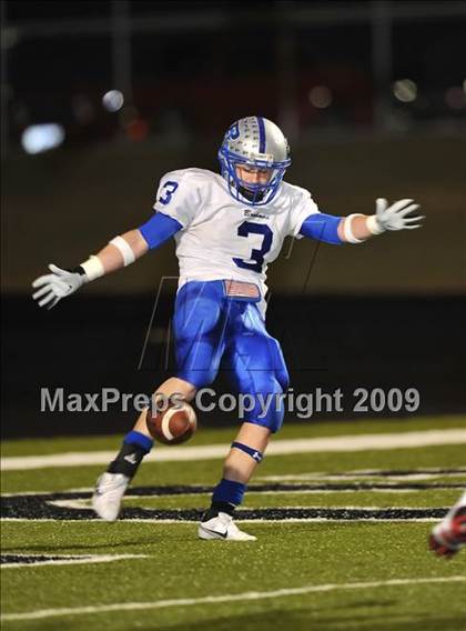 Thumbnail 3 in Pewitt vs. Aubrey (Texas 2A Division II Region II Area Playoffs) photogallery.