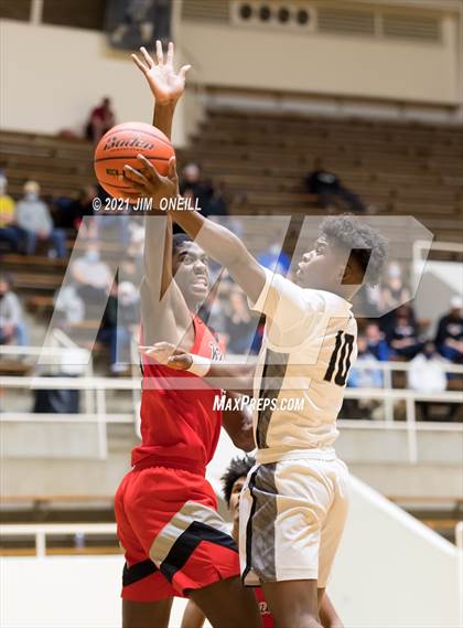 Thumbnail 3 in  Lake Highlands vs Coppell (UIL 6A Area Playoff) photogallery.