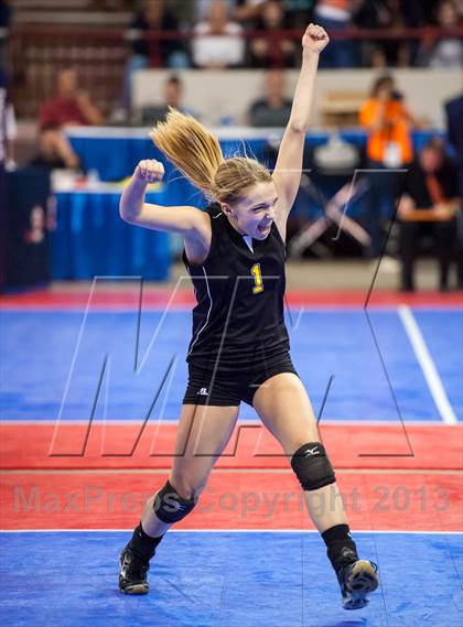 Thumbnail 2 in Fleming vs. Caliche (CHSAA 1A Championship) photogallery.