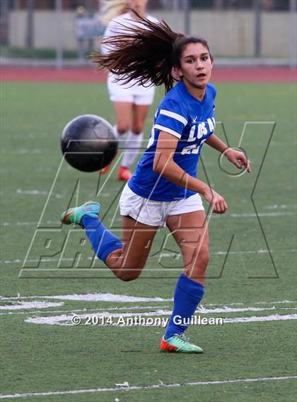 Thumbnail 2 in Canyon vs Los Alamitos (Mater Dei Premier Invitational) photogallery.