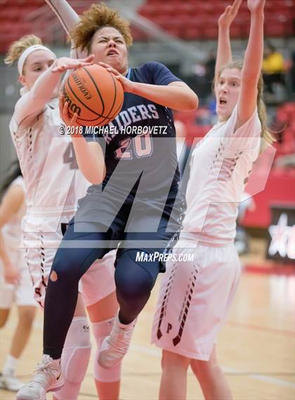 Thumbnail 3 in Plano vs. Bell (UIL 6A Bi-District Playoff) photogallery.