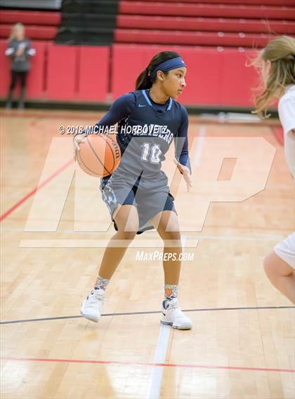Thumbnail 1 in Plano vs. Bell (UIL 6A Bi-District Playoff) photogallery.