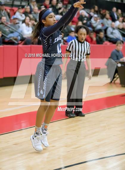 Thumbnail 2 in Plano vs. Bell (UIL 6A Bi-District Playoff) photogallery.