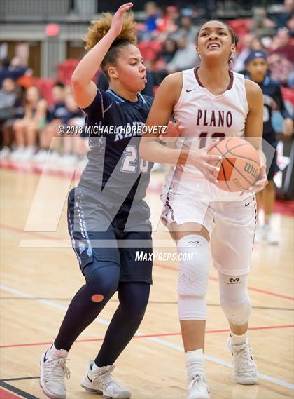 Thumbnail 3 in Plano vs. Bell (UIL 6A Bi-District Playoff) photogallery.