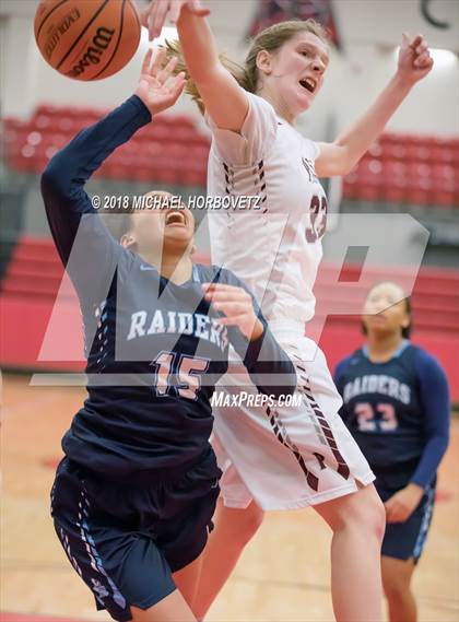 Thumbnail 3 in Plano vs. Bell (UIL 6A Bi-District Playoff) photogallery.