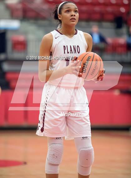 Thumbnail 3 in Plano vs. Bell (UIL 6A Bi-District Playoff) photogallery.