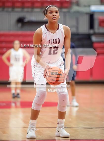 Thumbnail 1 in Plano vs. Bell (UIL 6A Bi-District Playoff) photogallery.