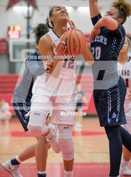 Thumbnail 1 in Plano vs. Bell (UIL 6A Bi-District Playoff) photogallery.