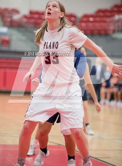 Thumbnail 3 in Plano vs. Bell (UIL 6A Bi-District Playoff) photogallery.
