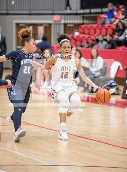 Thumbnail 3 in Plano vs. Bell (UIL 6A Bi-District Playoff) photogallery.