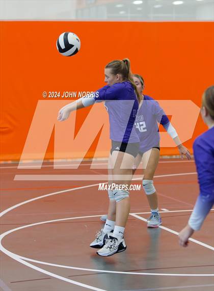 Thumbnail 1 in Fairfield vs. Leo (Warsaw Invite) photogallery.