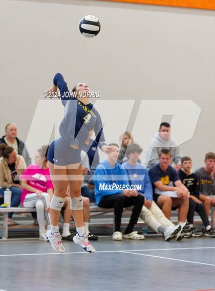 Thumbnail 3 in Fairfield vs. Leo (Warsaw Invite) photogallery.