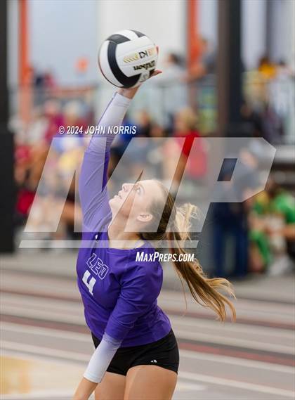 Thumbnail 3 in Fairfield vs. Leo (Warsaw Invite) photogallery.