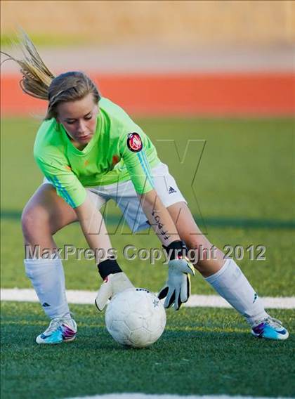 Thumbnail 2 in Clear Falls vs Friendswood (Region III Sectional Playoff) photogallery.