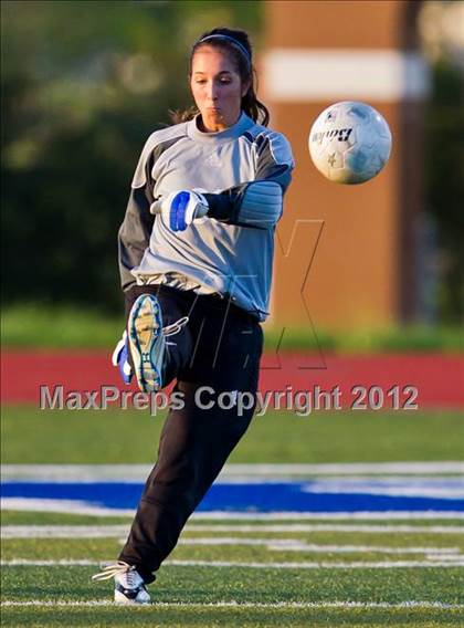Thumbnail 2 in Clear Falls vs Friendswood (Region III Sectional Playoff) photogallery.