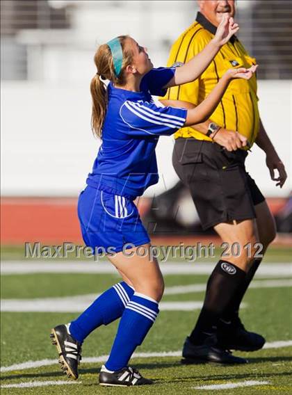 Thumbnail 1 in Clear Falls vs Friendswood (Region III Sectional Playoff) photogallery.
