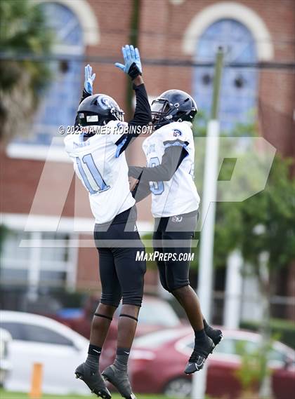 Thumbnail 2 in Ribault @ Stanton photogallery.