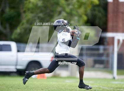 Thumbnail 2 in Ribault @ Stanton photogallery.
