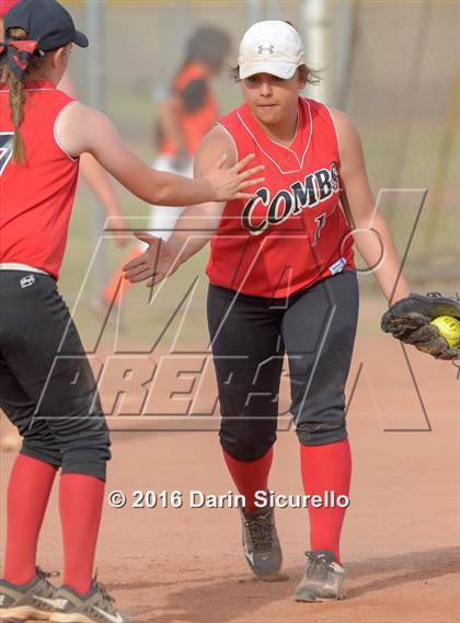 Thumbnail 1 in Combs vs Browne (Blackhawk Tournament) photogallery.