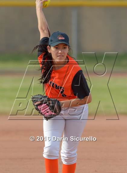 Thumbnail 1 in Combs vs Browne (Blackhawk Tournament) photogallery.
