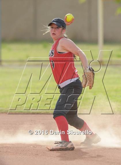 Thumbnail 1 in Combs vs Browne (Blackhawk Tournament) photogallery.