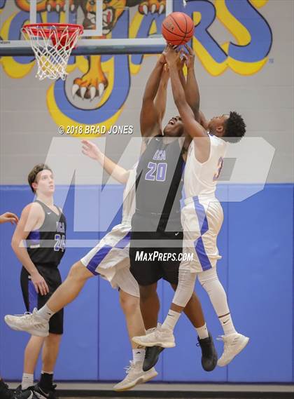 Thumbnail 3 in Clarksville Academy vs Donelson Christian Academy (TSSAA District 4-A Semifinal) photogallery.