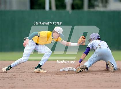 Thumbnail 2 in Ascension Catholic vs. Cedar Creek (LHSAA 1A D4 Quarterfinal) photogallery.