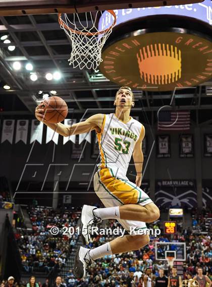 Thumbnail 3 in Bass Pro Tournament of Champions Slam Dunk Contest photogallery.