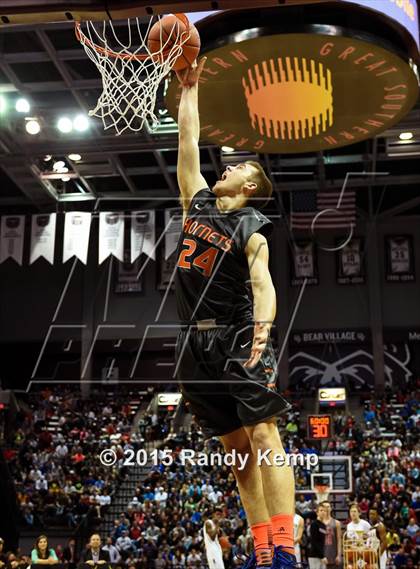 Thumbnail 1 in Bass Pro Tournament of Champions Slam Dunk Contest photogallery.