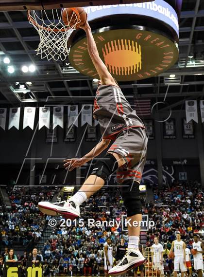 Thumbnail 1 in Bass Pro Tournament of Champions Slam Dunk Contest photogallery.