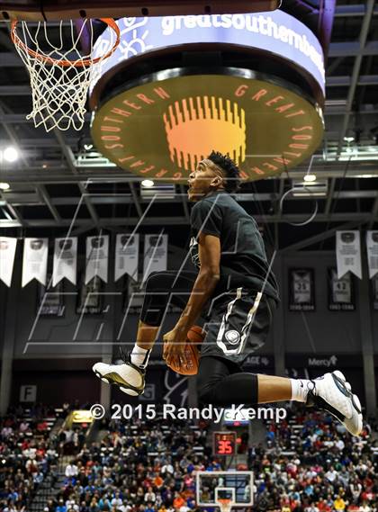 Thumbnail 3 in Bass Pro Tournament of Champions Slam Dunk Contest photogallery.