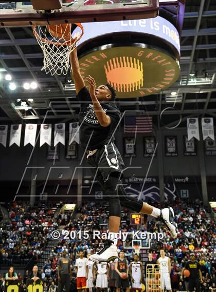 Thumbnail 1 in Bass Pro Tournament of Champions Slam Dunk Contest photogallery.