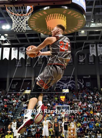 Thumbnail 1 in Bass Pro Tournament of Champions Slam Dunk Contest photogallery.